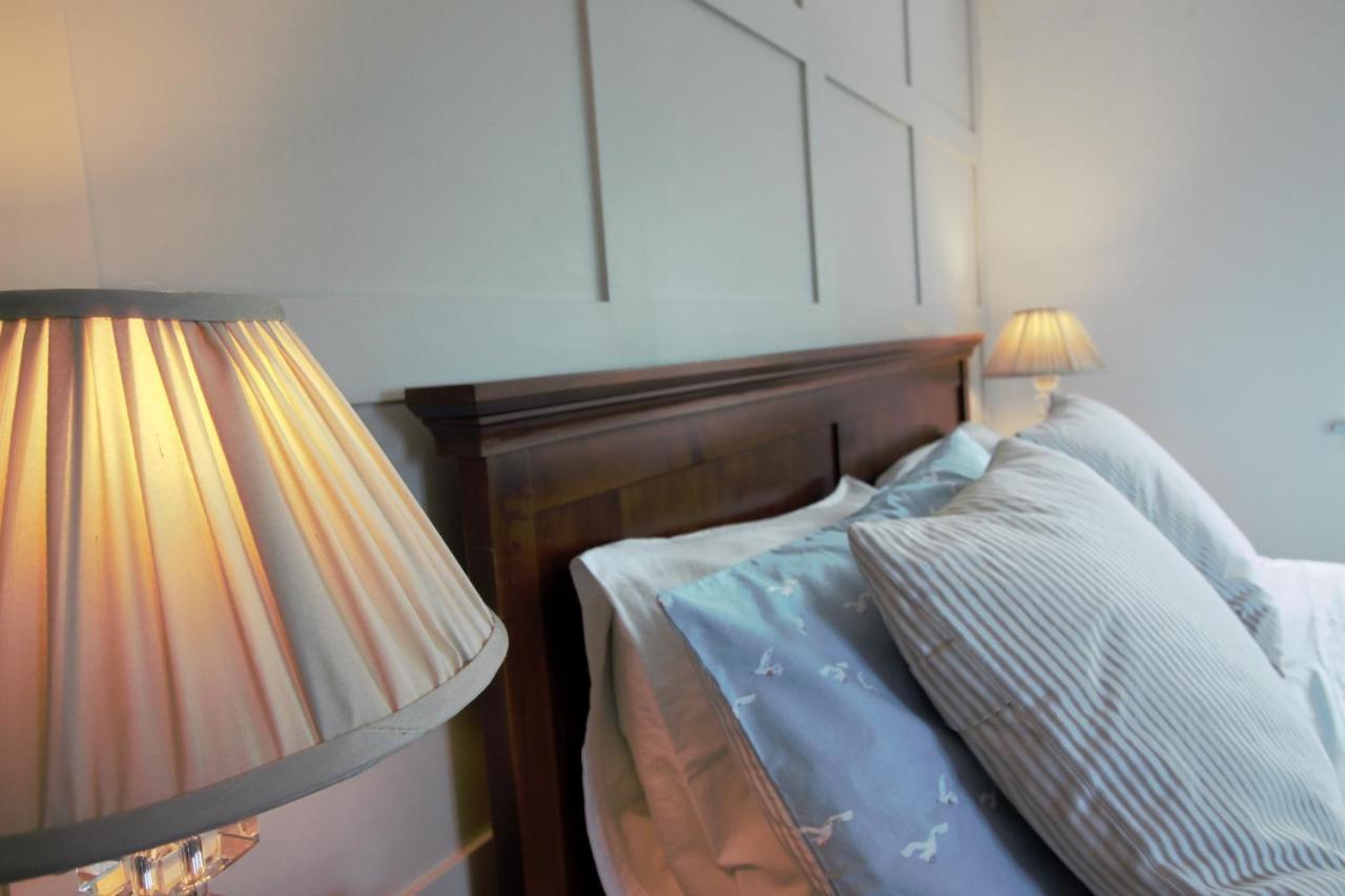 Deluxe King Room with Shower
