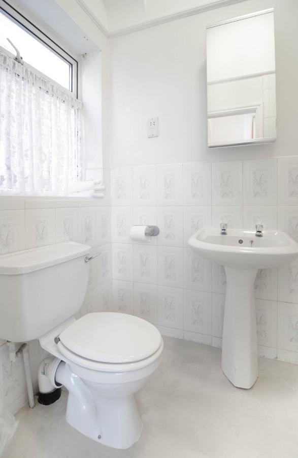Room 3 - First Floor - En-suite Twin / Double Room
