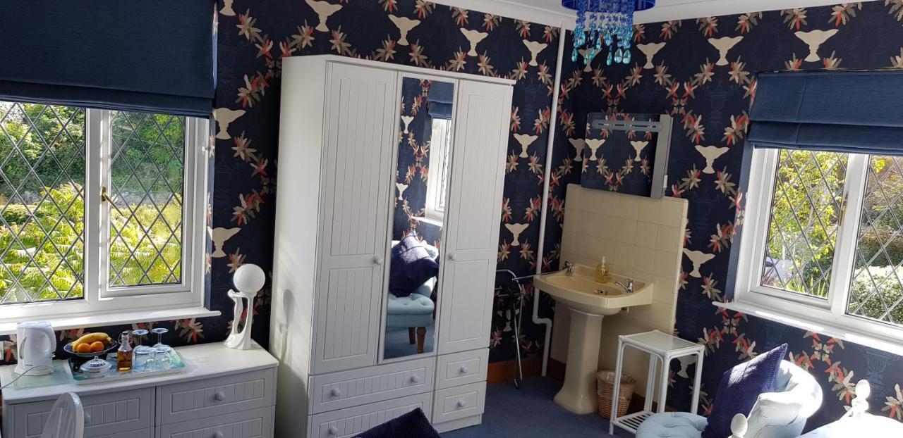 Deluxe Twin Room Private External Bathroom