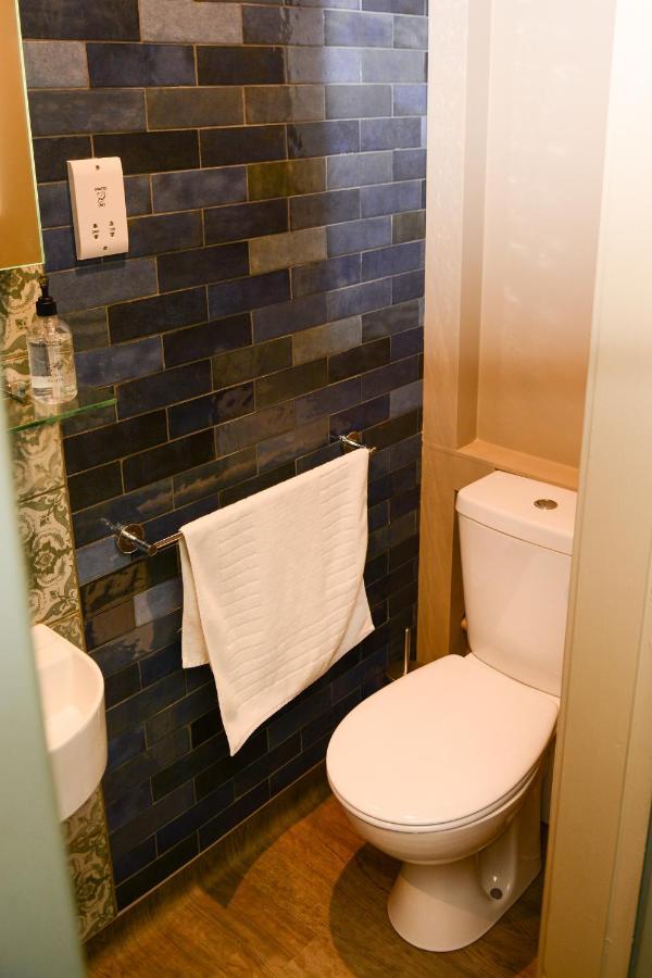 Standard Single Room Shower