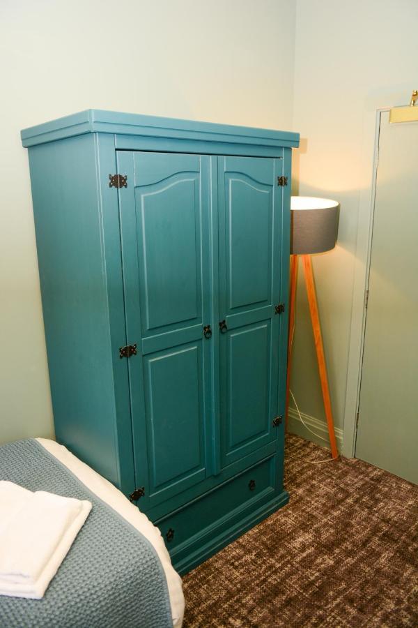 Standard Single Room Shower