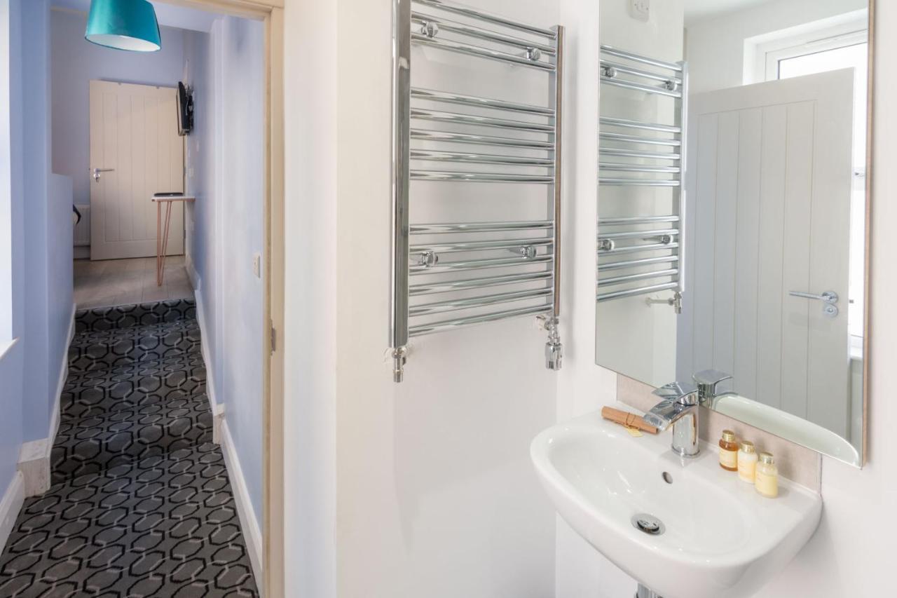 Deluxe Double Room Shower