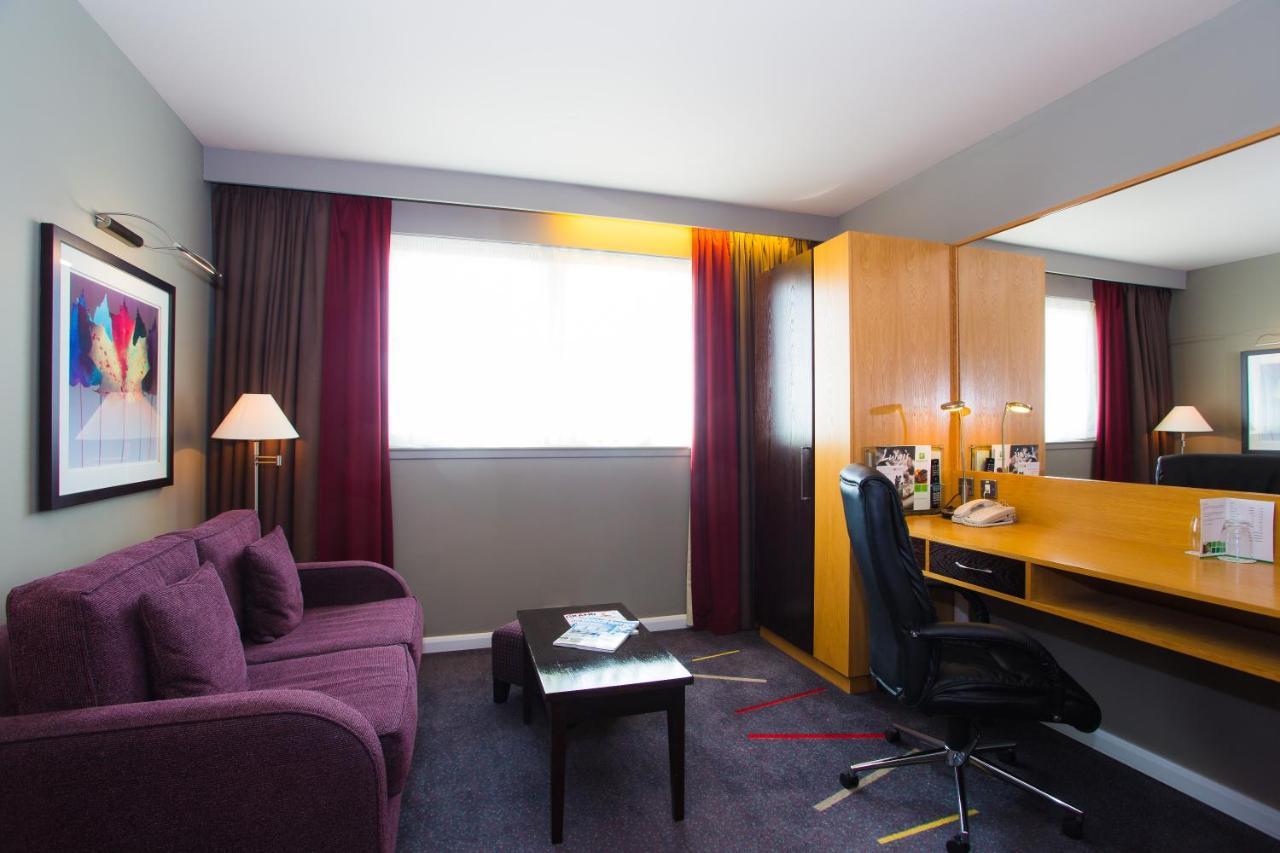 Standard King Room Sofa Bed