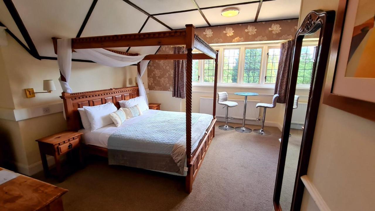 Double Room Four Poster Bed