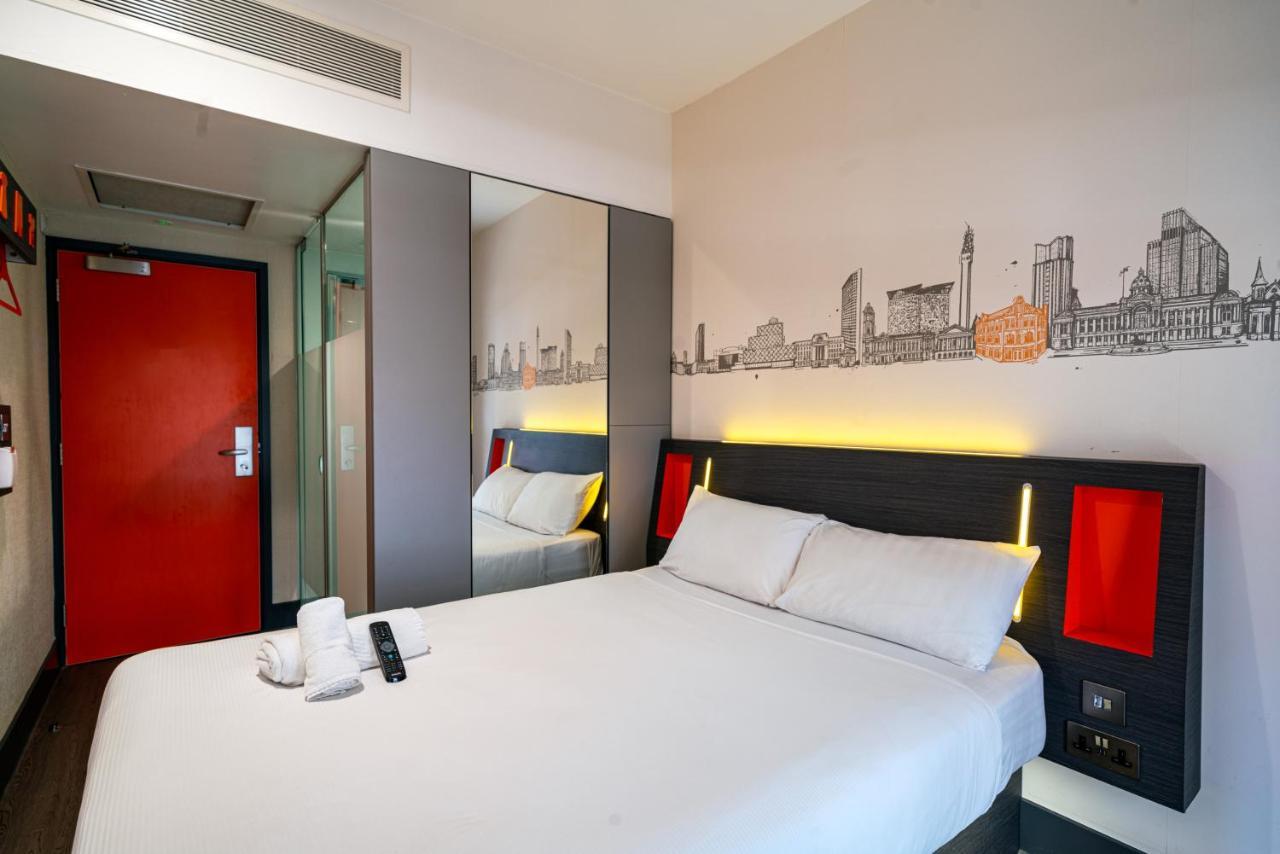 Doppelzimmer mit Fenster