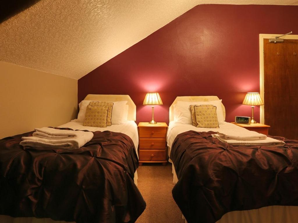 Double or Twin Room Private Bathroom