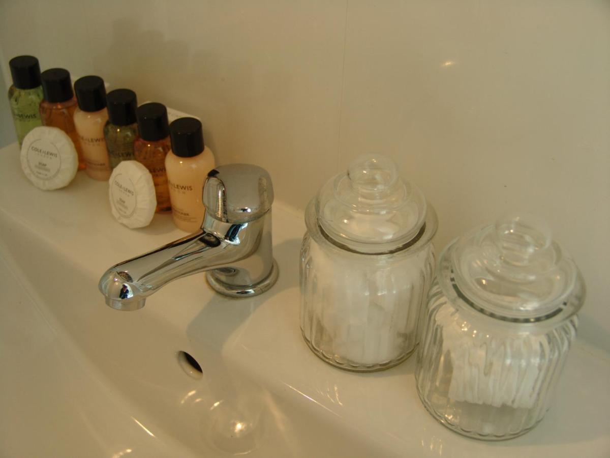 Deluxe Double Room Shower