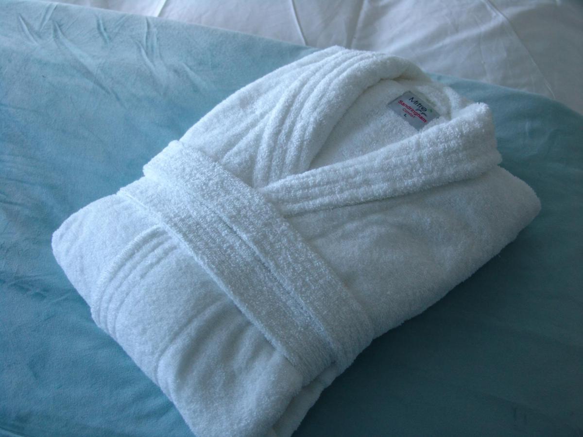 Deluxe Double Room Shower