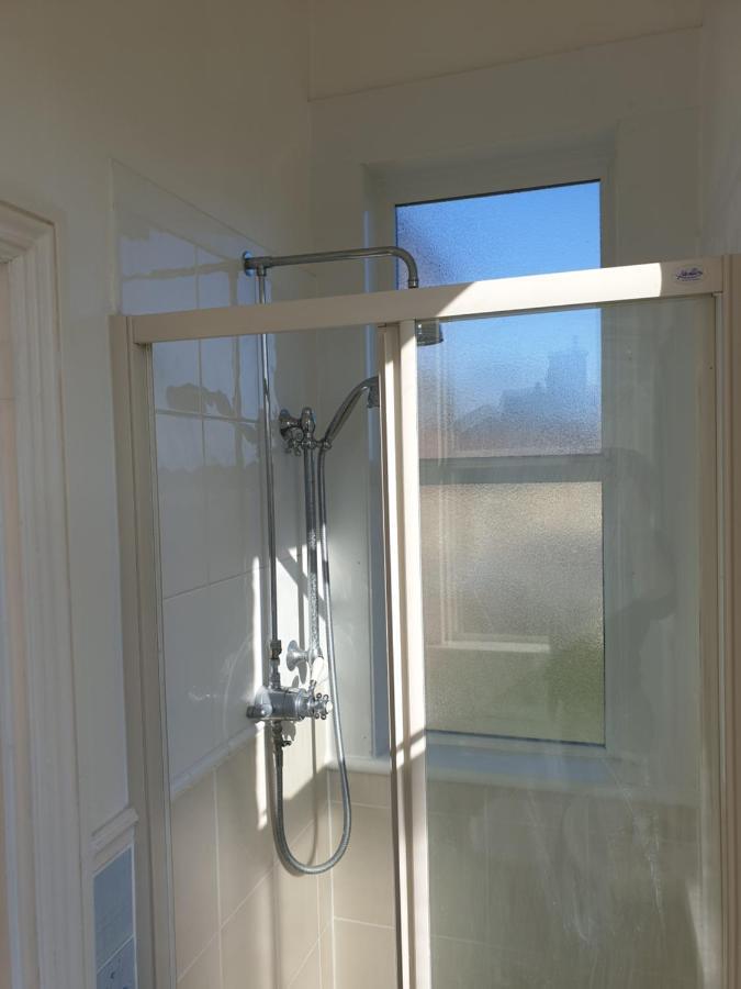 Single Room Private External Bathroom