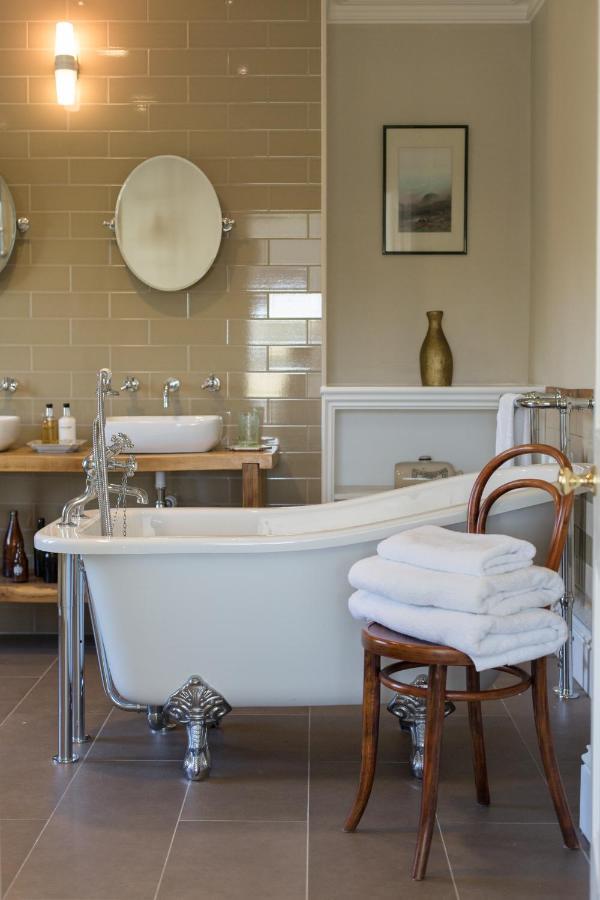 Classic Double Room Bath