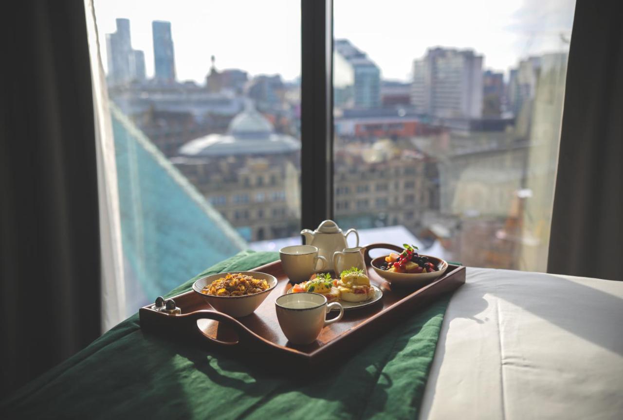 Standard Queen Room City View