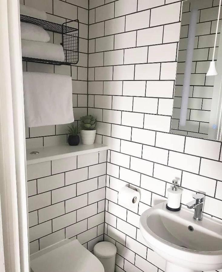Deluxe Double Room Shower Adults Only