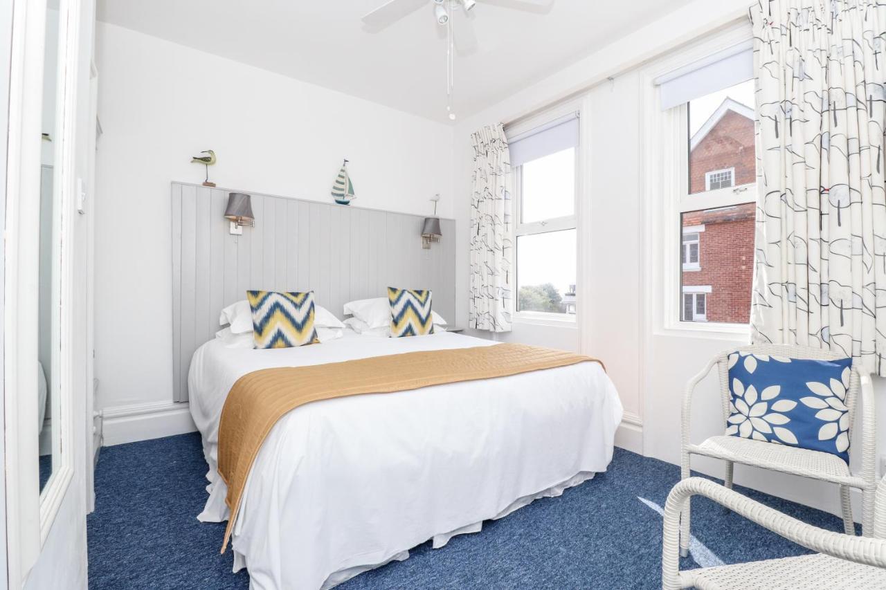 Double or Twin Room Side Sea View