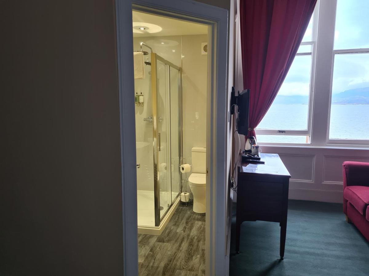 Large Double or Twin Room Sea View