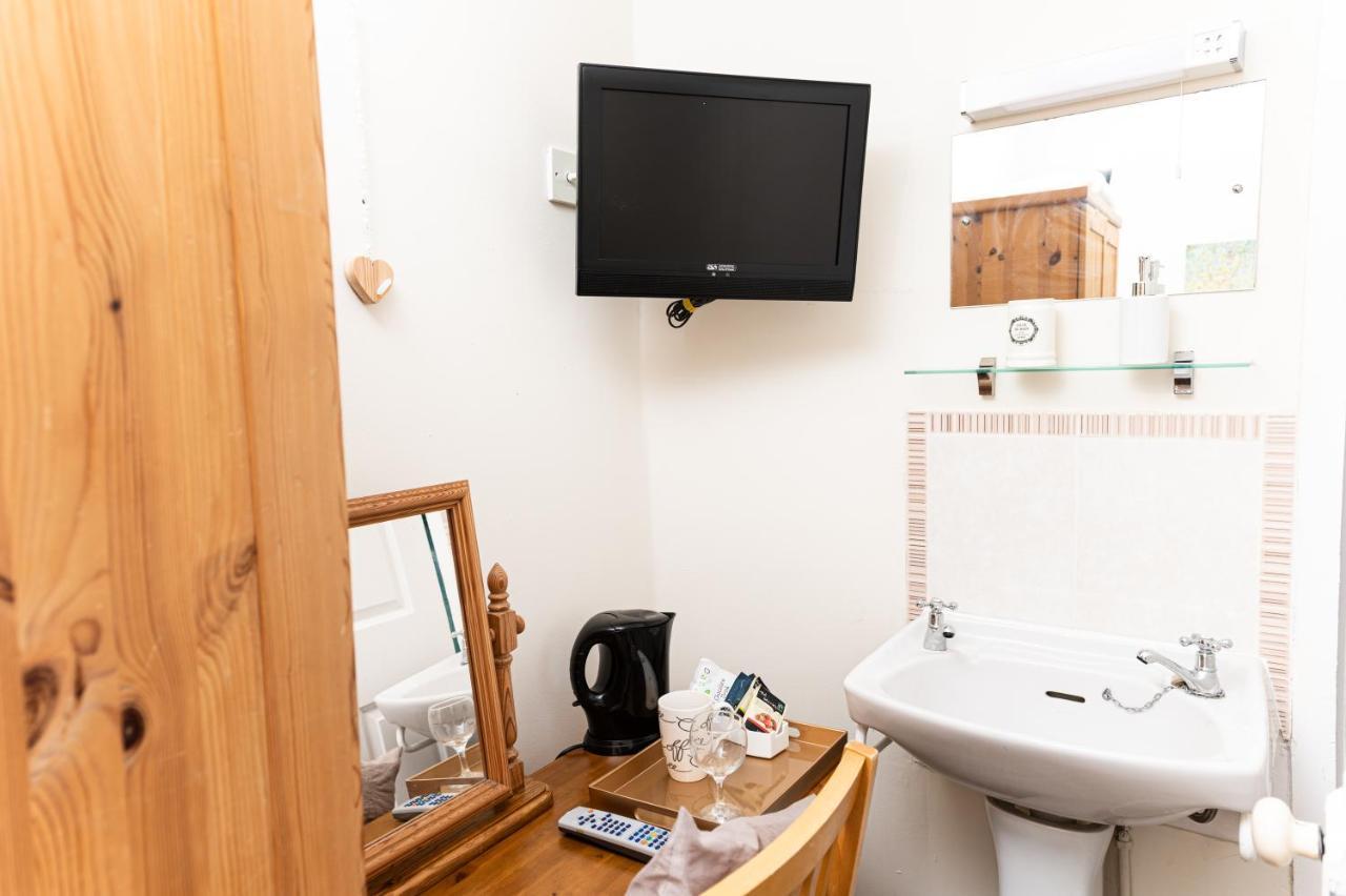 Single Room Shared Shower Toilet