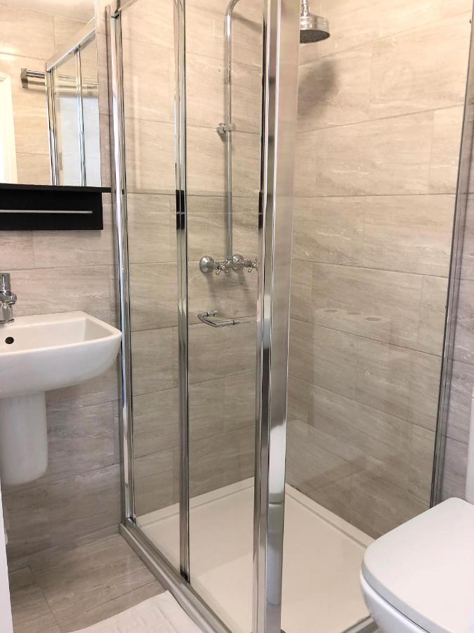 Single Room Private External Bathroom