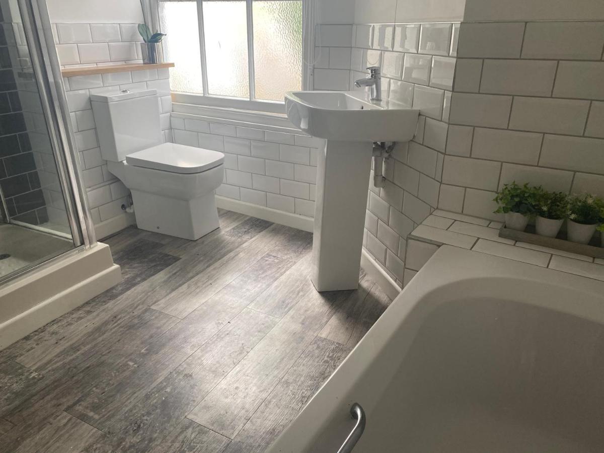 Double Room Separate Private Bathroom