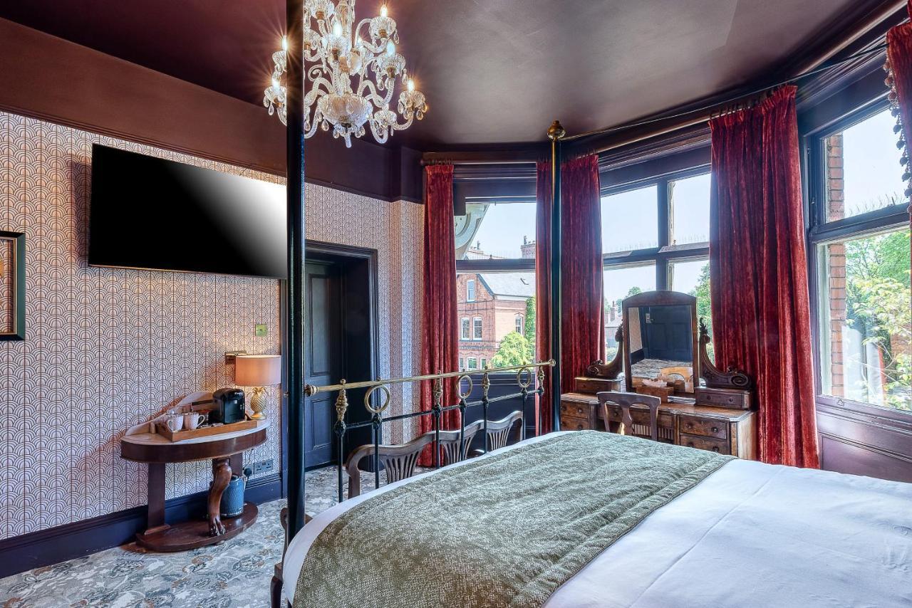 Double Room Four Poster Bed