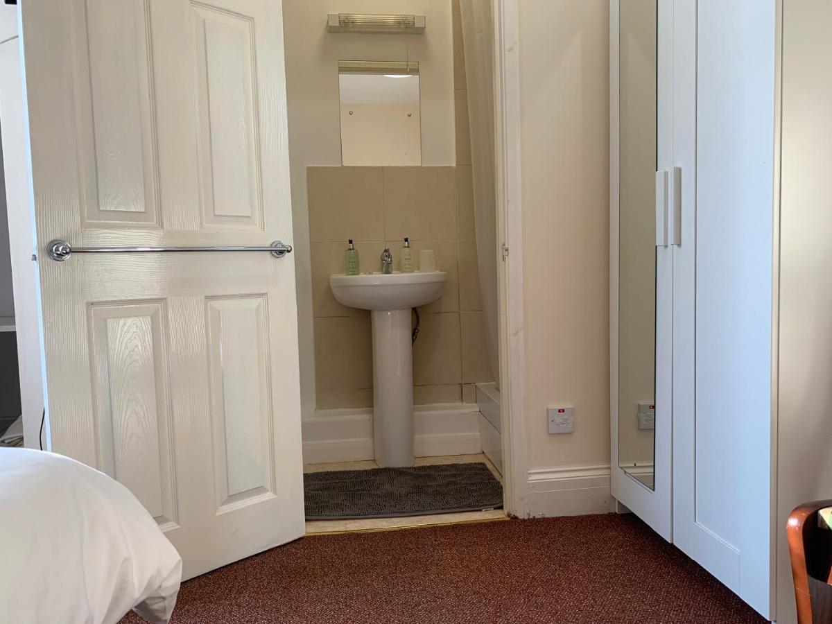 Single Room Private Bathroom