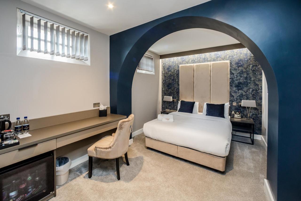Standard Queen Room