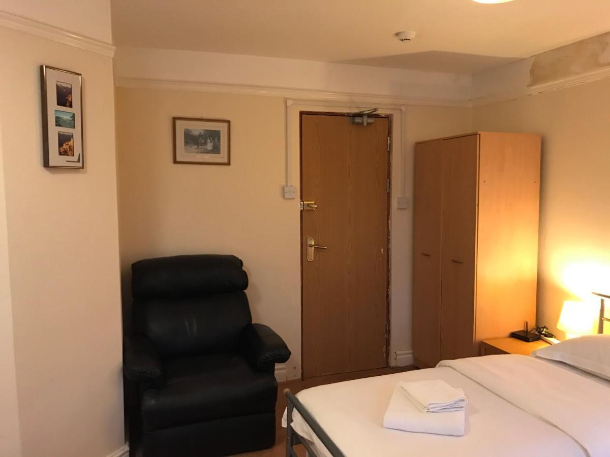 Quadruple Room with Shared Bathroom
