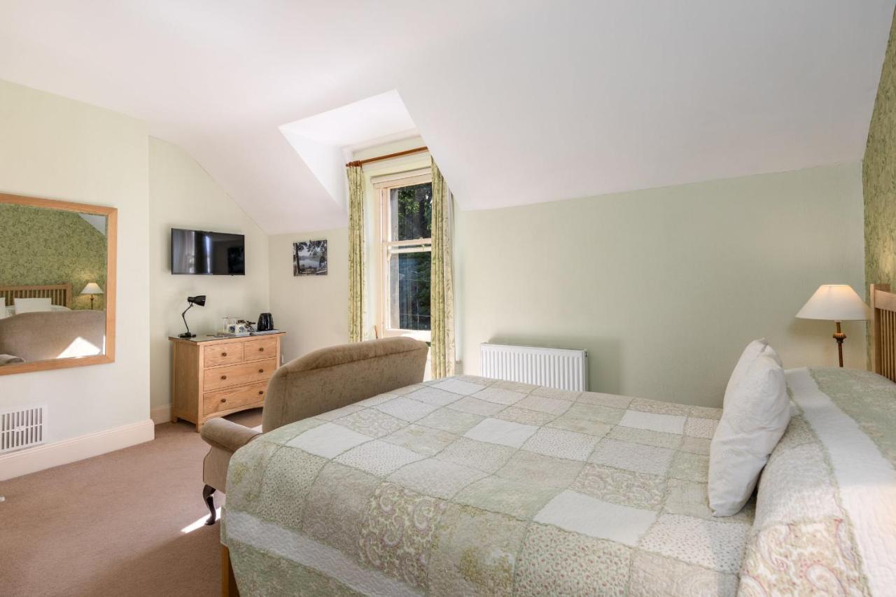 Deluxe King Room Seating Area