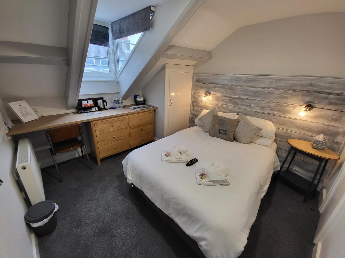 Single Room Separate Private Bathroom