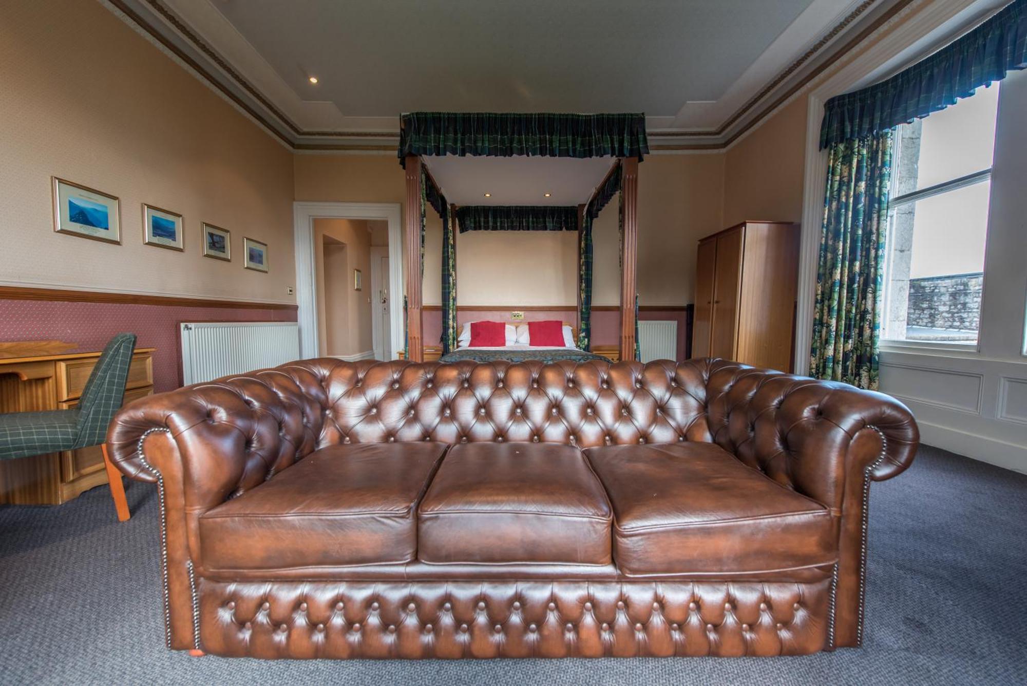Double Room Four Poster Bed