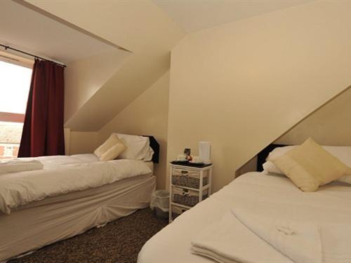 Twin Room Private Bathroom