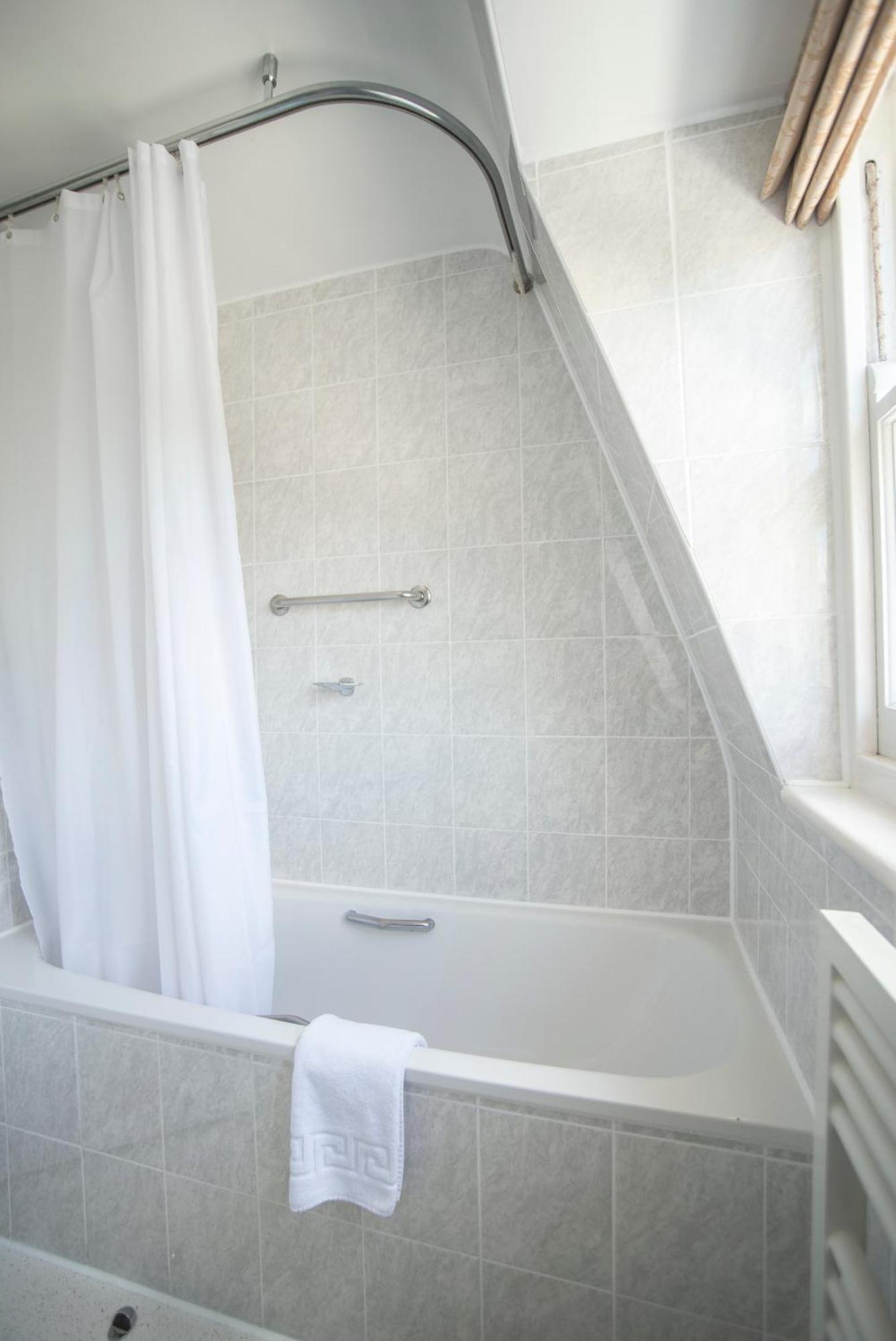 Quarto com 2 Camas de Solteiro