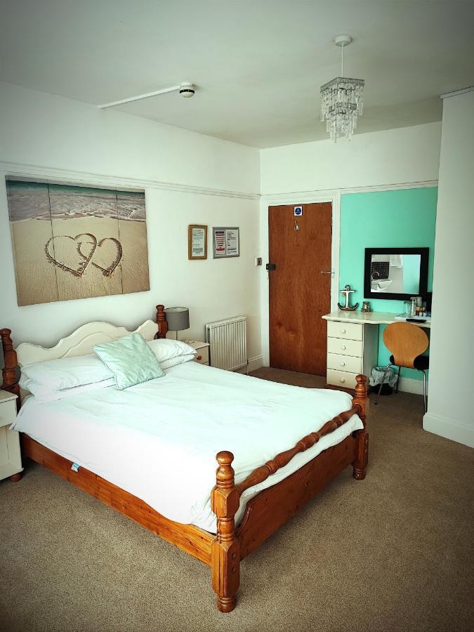 Quadruple Room Bathroom