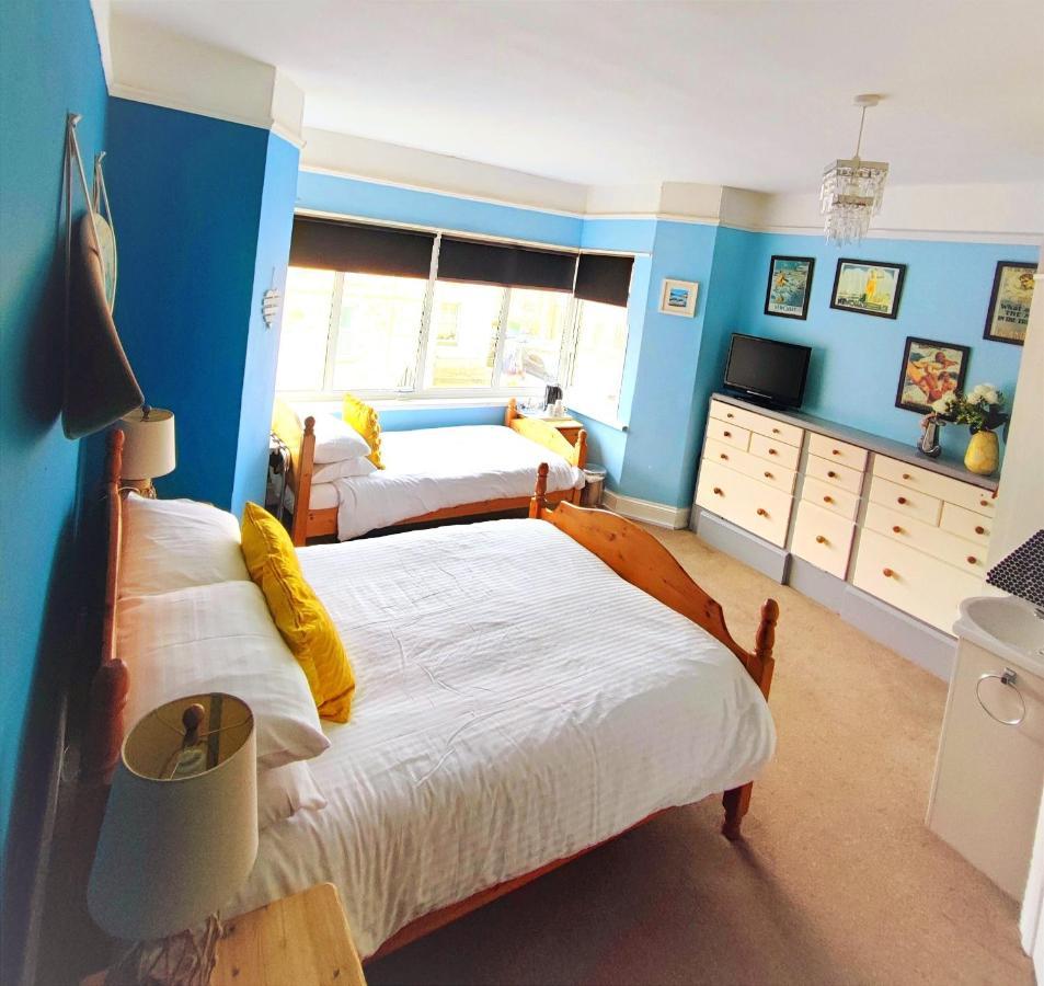 Quadruple Room Bathroom