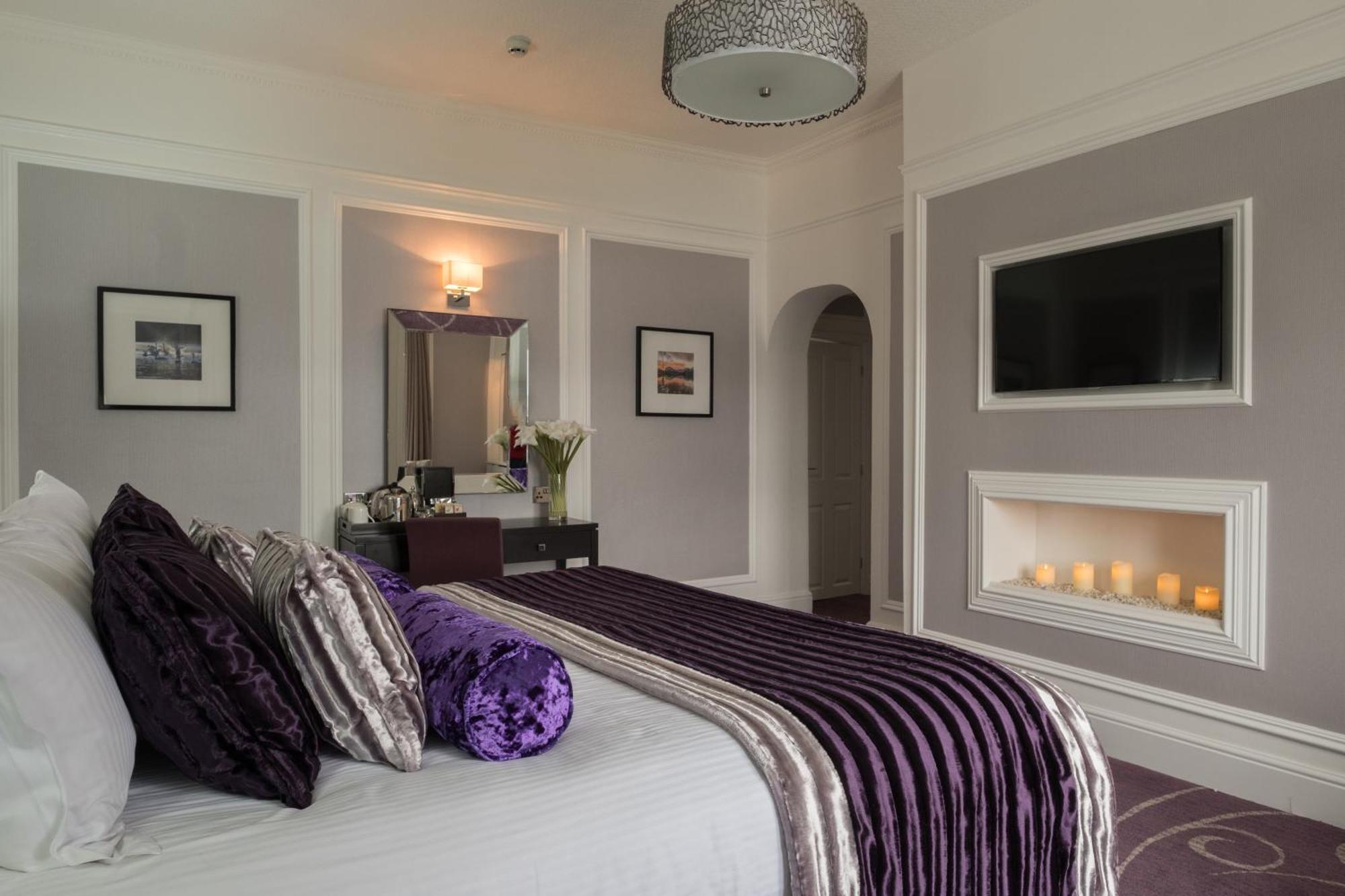 Hazel Lake View Room