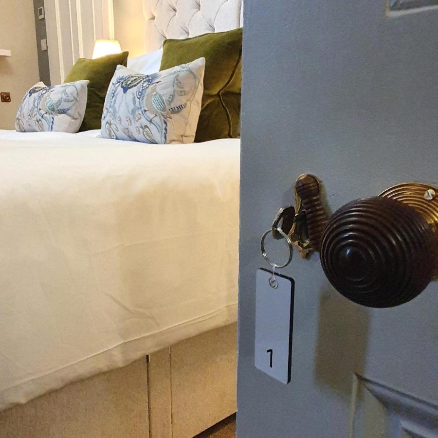 Deluxe Double Room Shower,1255572034:JPEG