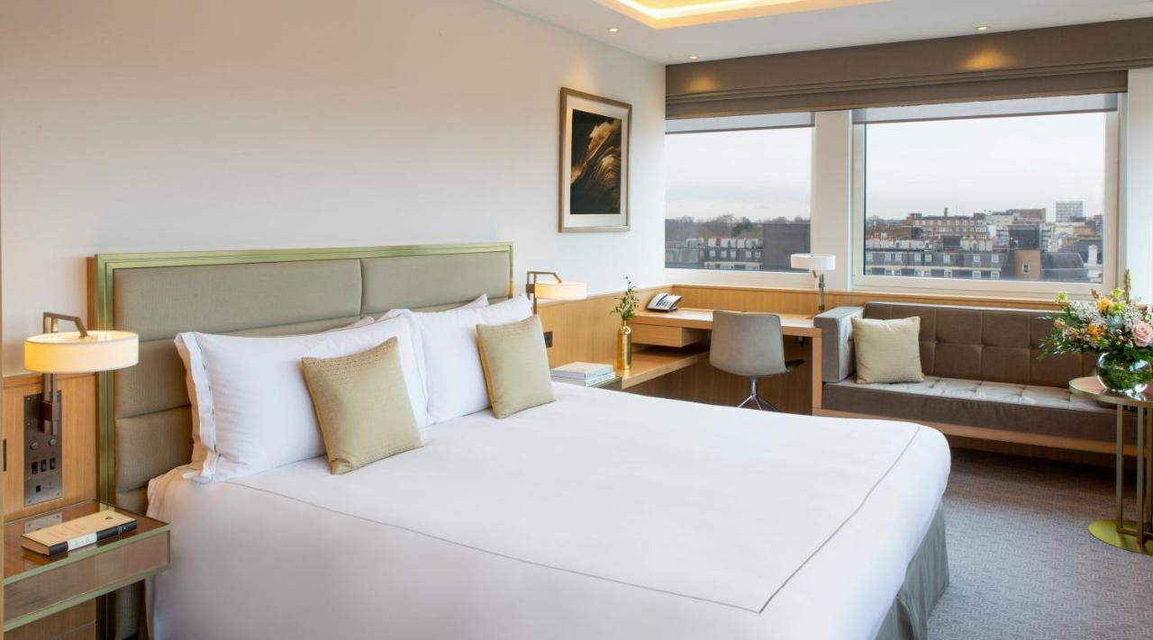 Deluxe Corner Room