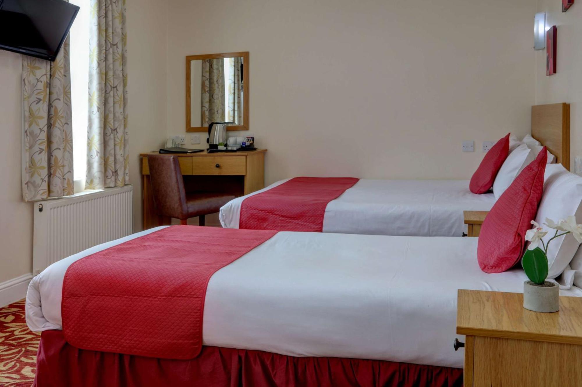 Standard Room One Double Bed One Single Bed Non-Smoking