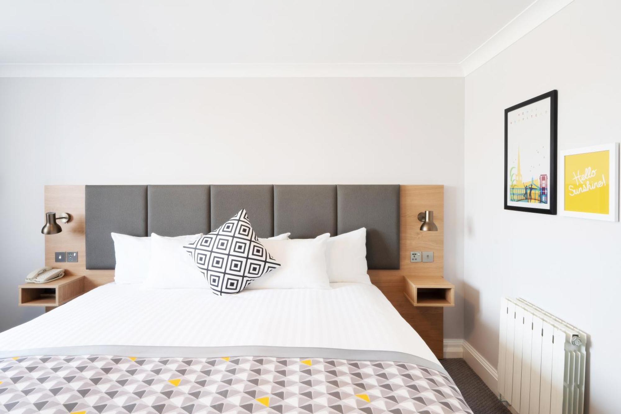Standard Queen Room
