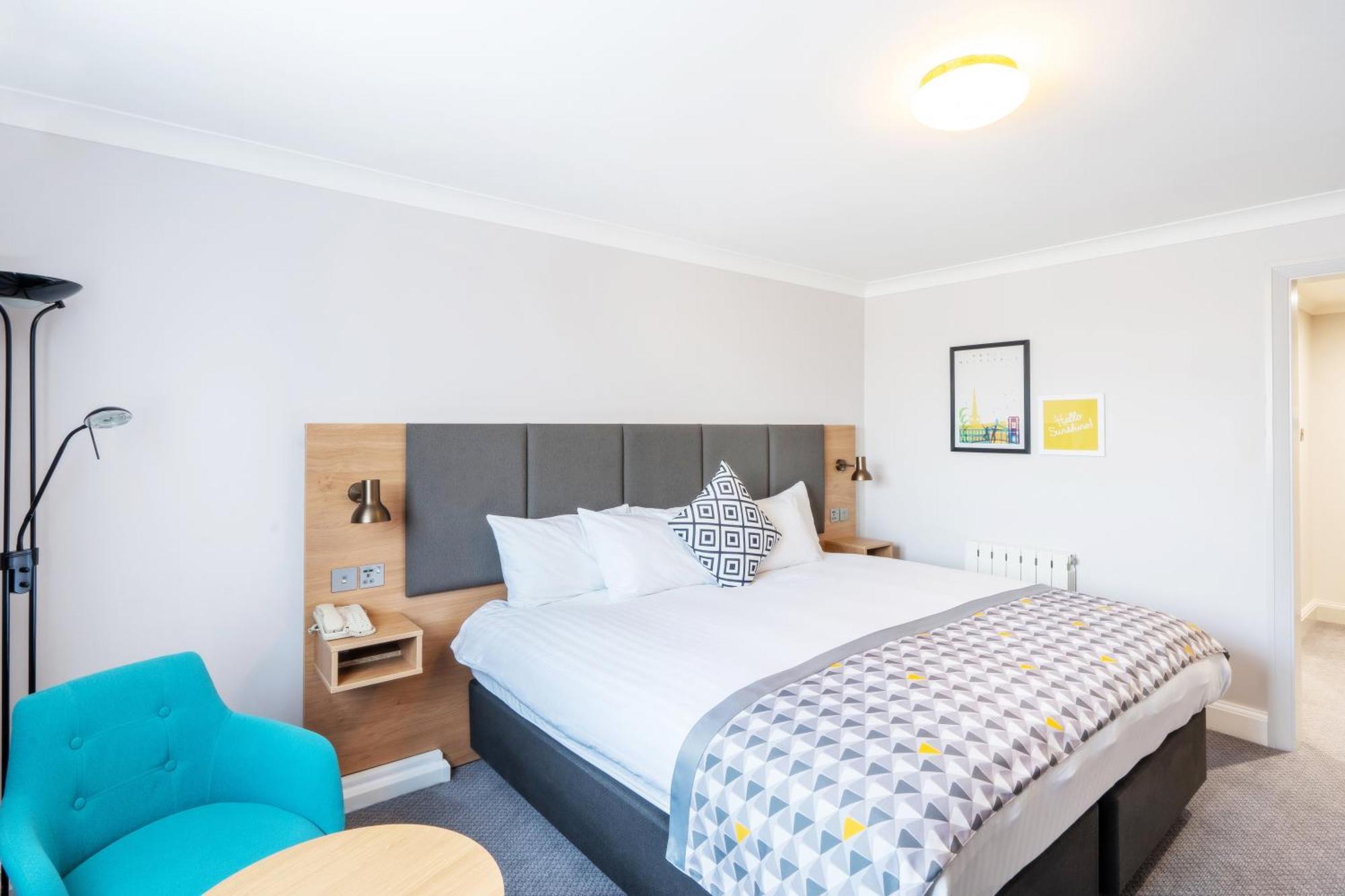 Standard Queen Room