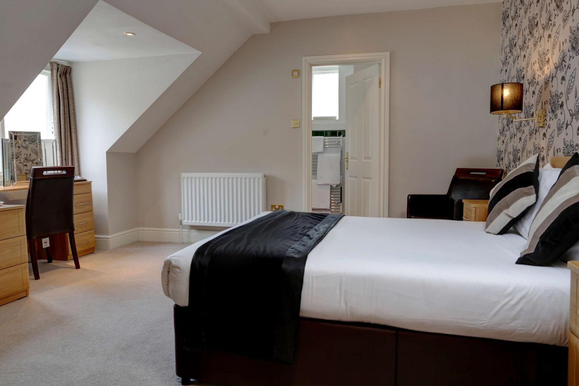 Family Room One Double Bed Two Single Beds Non-Smoking