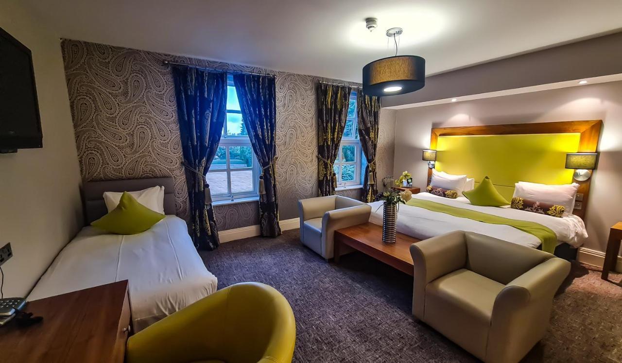 Deluxe Family Room