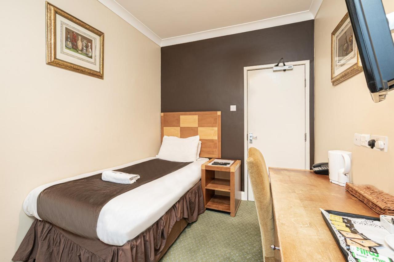 Small Single Room,1359496610:JPEG