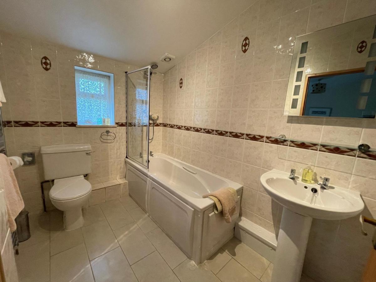 Double or Twin Room Bathroom