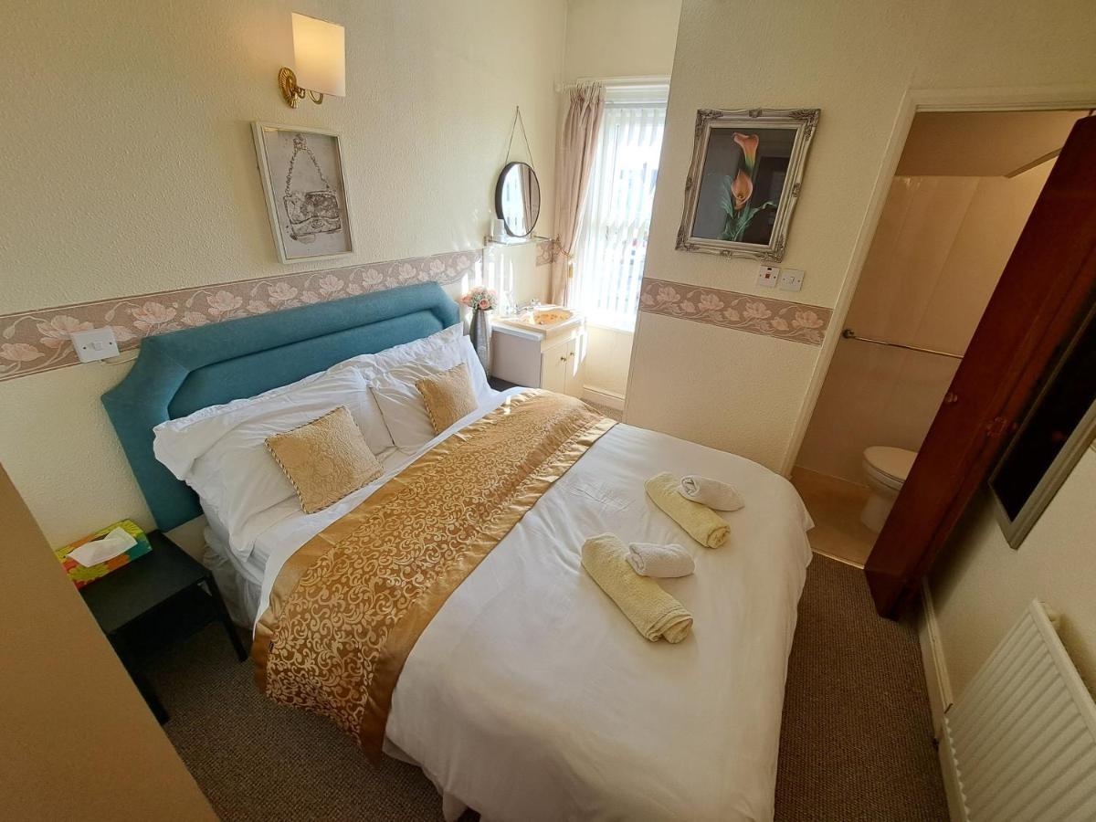 Deluxe Double Room with Shower