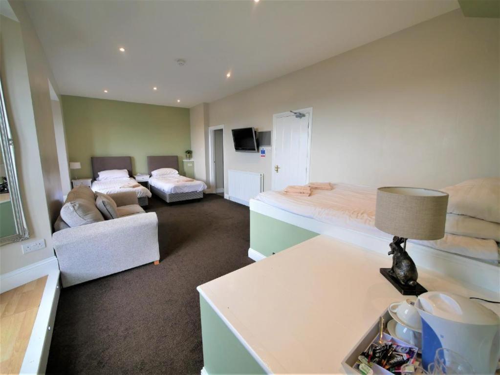 Family Suite with En-Suite and Balcony,1643756694:JPEG