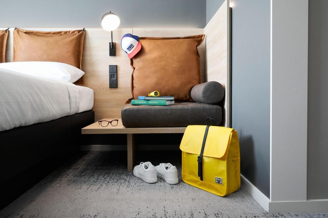 Habitación Moxy con cama grande