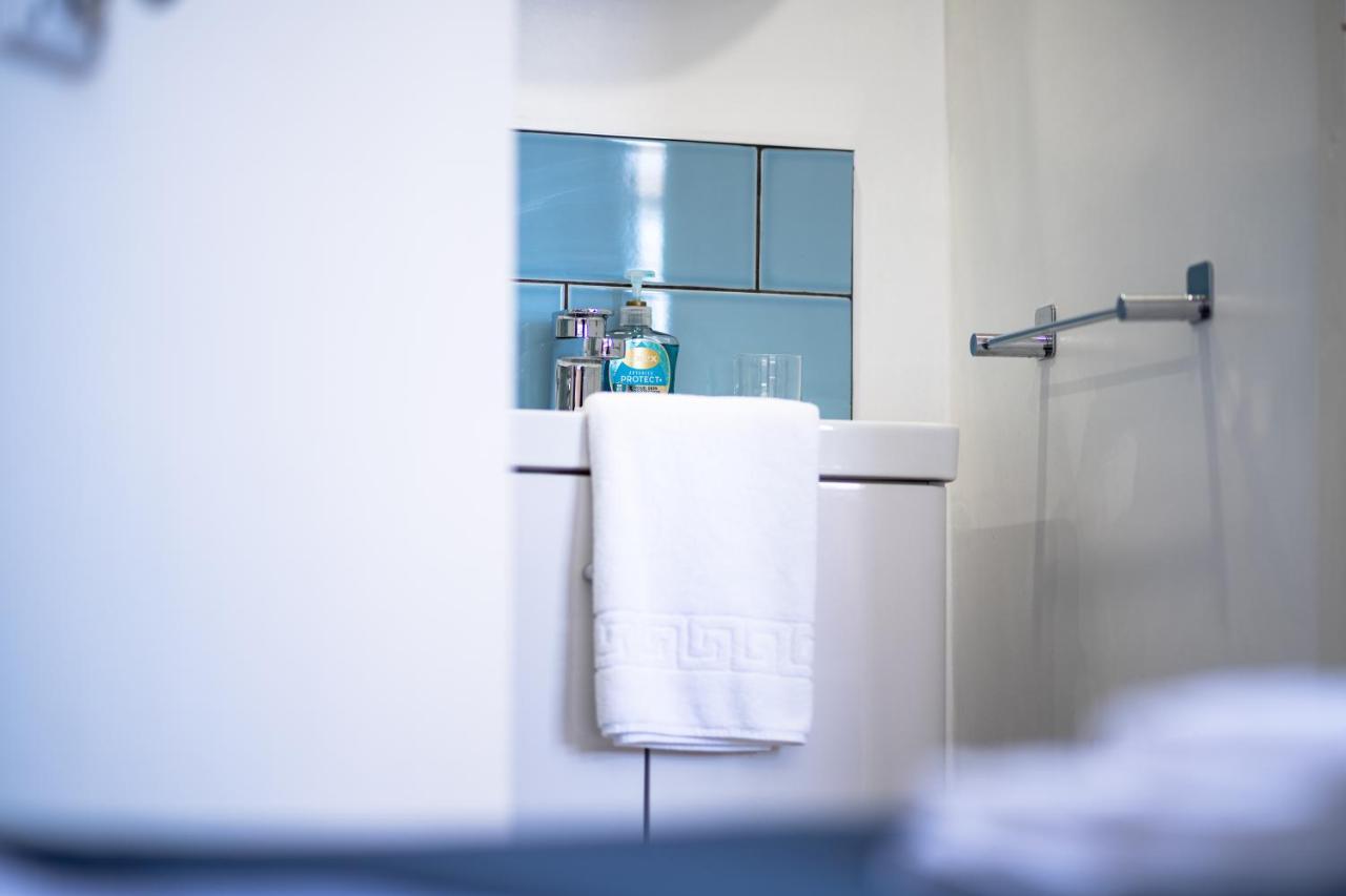 Deluxe Double Room Shower