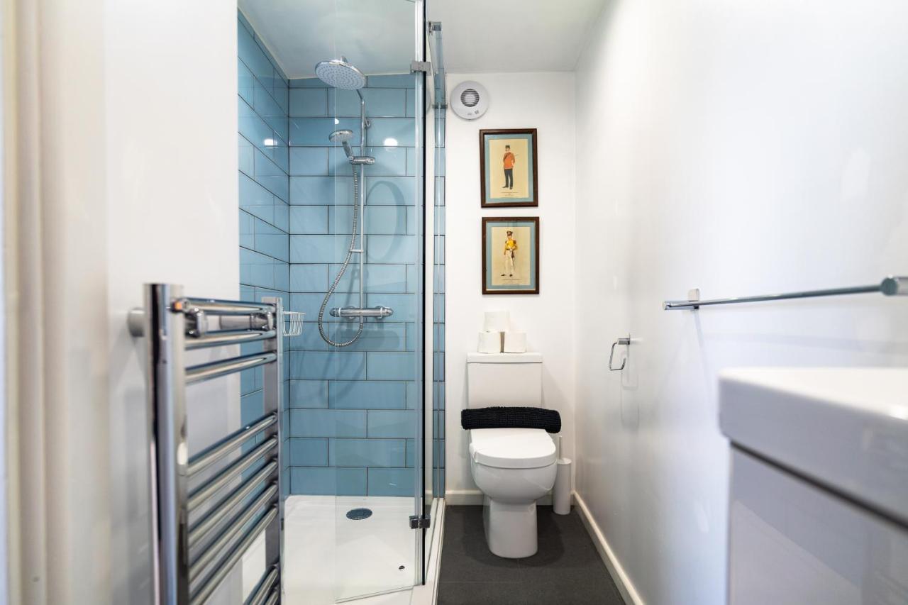Deluxe Double Room Shower