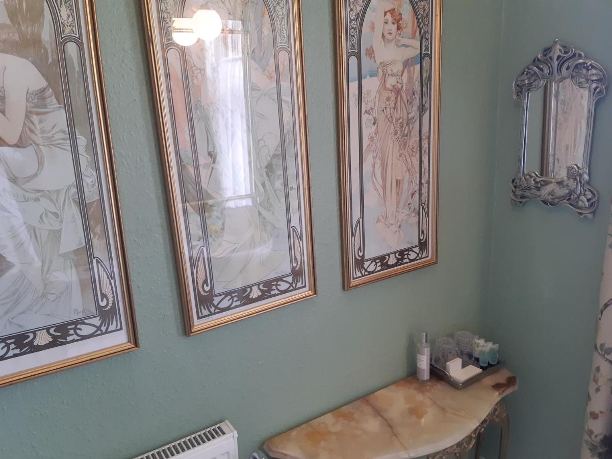 Superior Double Room Shower