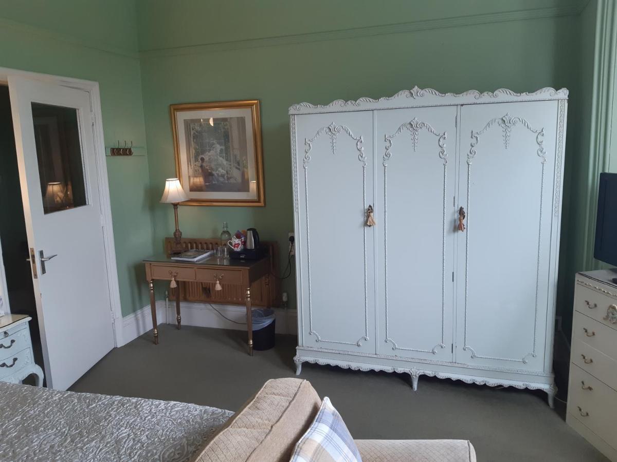 Superior Double Room Shower