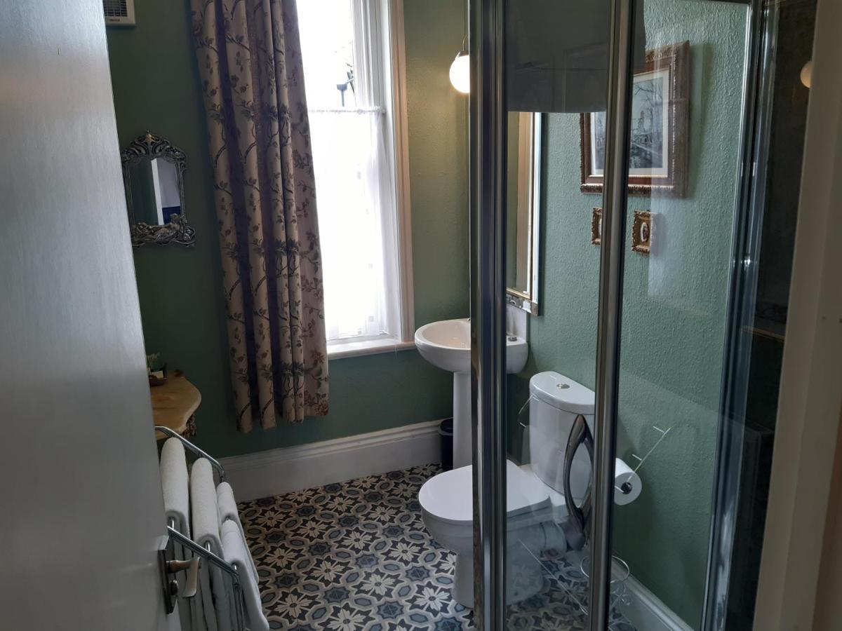 Superior Double Room Shower